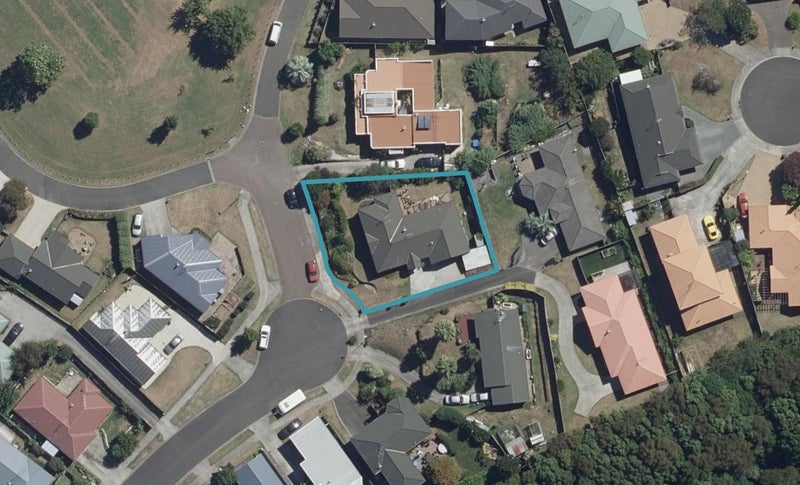 16 Pointon Glade, Grandview Heights, Hamilton - Carousel 1