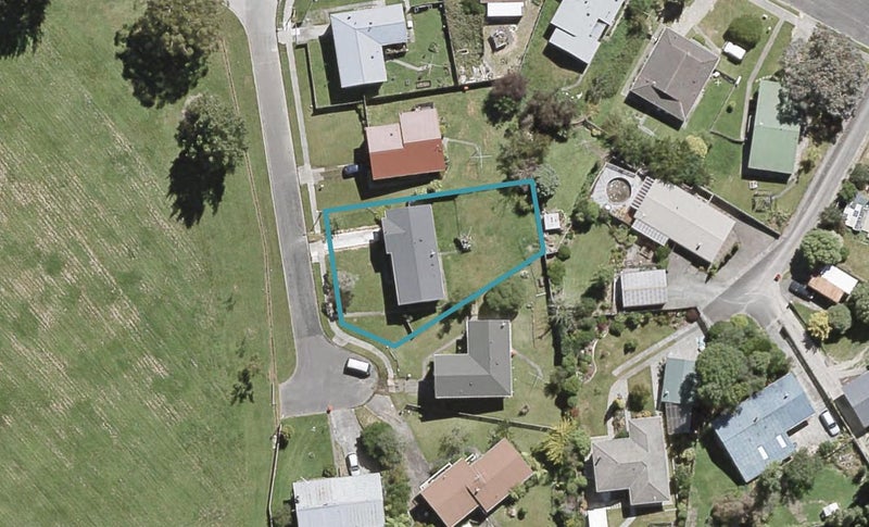 28 Edelweiss Grove, Timberlea, Upper Hutt - Carousel 1