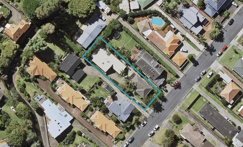 2/13 Trafalgar Road, Milford, Auckland - Carousel 1