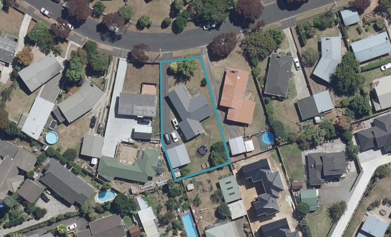 16 Pulham Crescent, Queenwood, Hamilton - Carousel 1