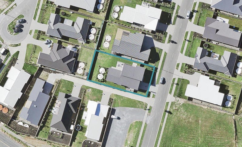 10 Kibblewhite Avenue, Beachlands, Auckland - Carousel 1