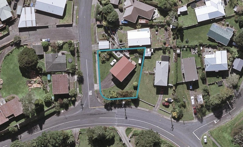 2 Durham Avenue, Welbourn, New Plymouth - Carousel 1