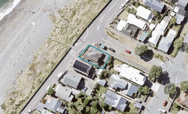 131 Marine Parade, Eastbourne, Lower Hutt - Carousel 1