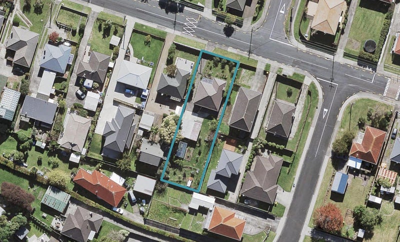 16 Strid Road, Te Atatu South, Auckland - Carousel 1