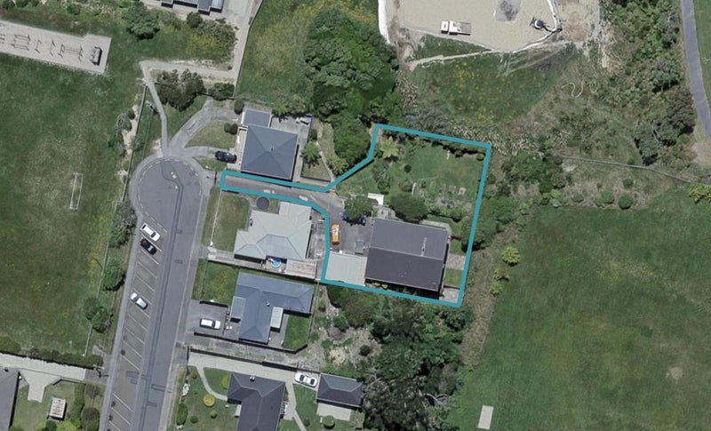 28A Robert Street, Newlands, Wellington - Carousel 1