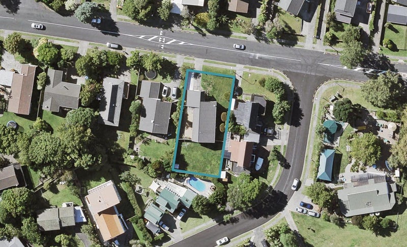 111 Oaktree Avenue, Browns Bay, Auckland - Carousel 1