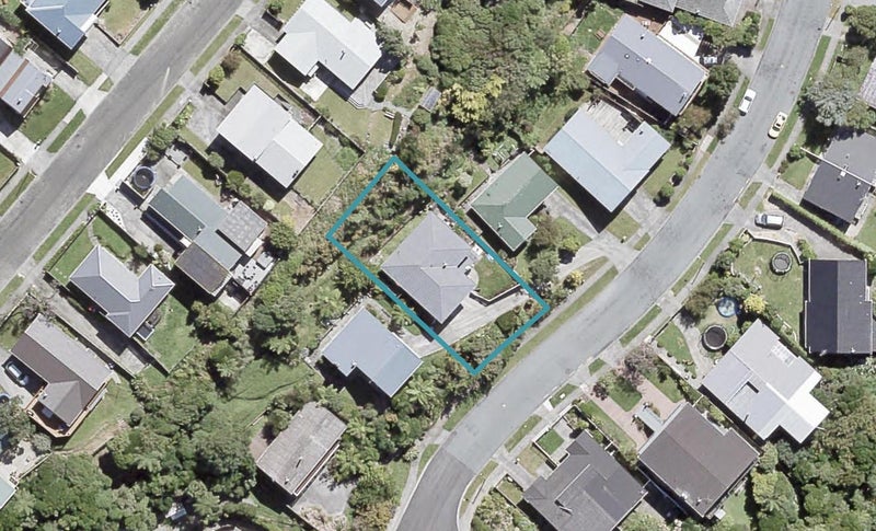 17 Camellia Terrace, Maungaraki, Lower Hutt - Carousel 1