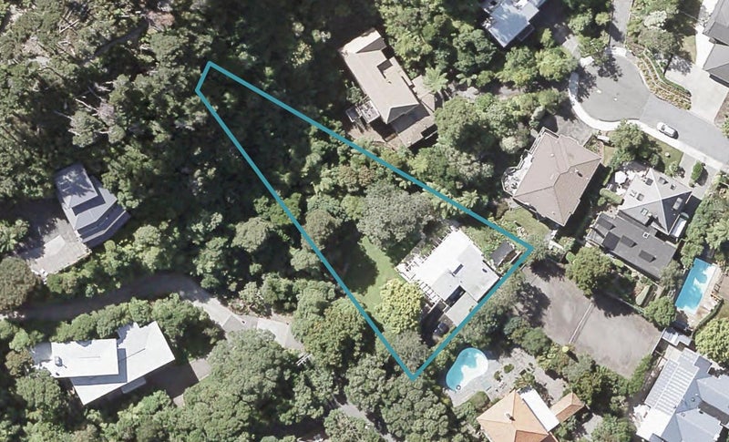 4 Dillon Street, Lowry Bay, Lower Hutt - Carousel 1