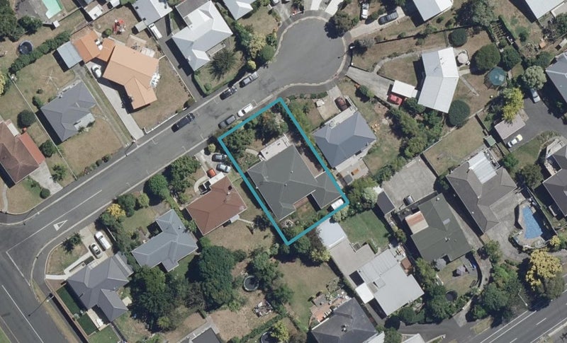 8 Westney Place, Forest Lake, Hamilton - Carousel 1