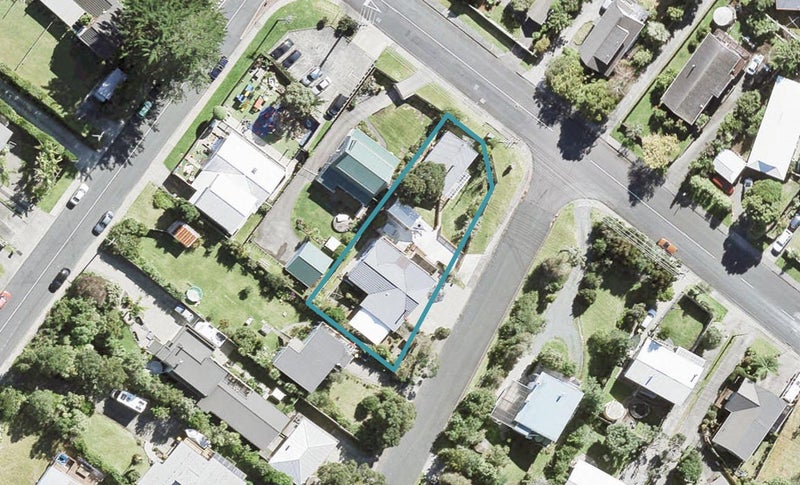 1 Elliston Crescent, Stanmore Bay, Whangaparaoa - Carousel 1