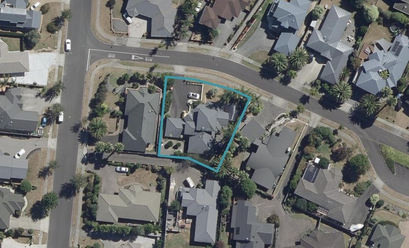 4 Jefferson Heights, Western Heights, Hamilton - Carousel 1