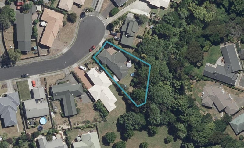 65 Sunnyhills Avenue, Glenview, Hamilton - Carousel 1