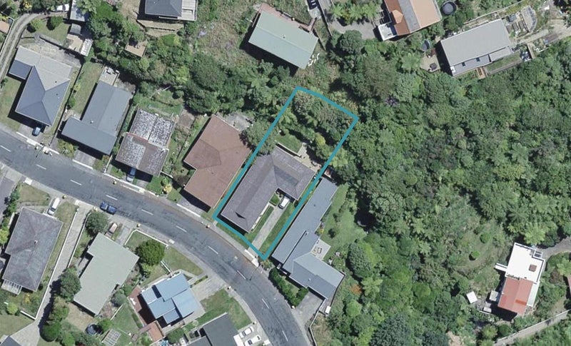 12 Paddington Grove, Karori, Wellington - Carousel 1