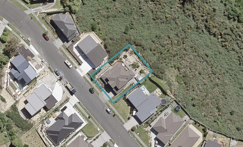 25 King Charles Drive, Kingsley Heights, Upper Hutt - Carousel 1