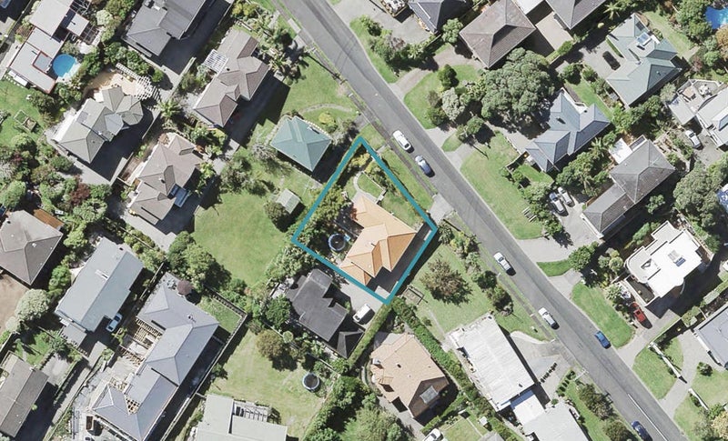 4 Scarboro Terrace, Murrays Bay, Auckland - Carousel 1