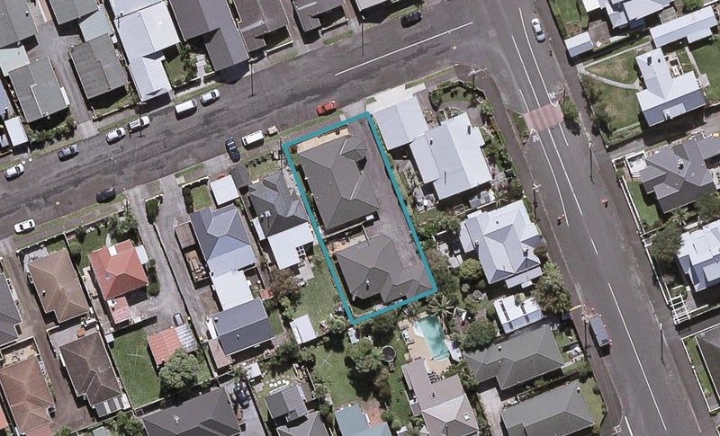 2/18 Karamu Street, Strandon, New Plymouth - Carousel 1