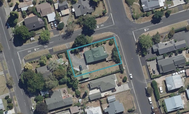 18 Bond Street, Hamilton East, Hamilton - Carousel 1