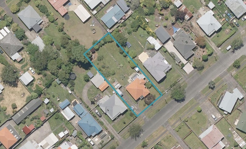 11 Falkland Street, Whanganui East, Whanganui - Carousel 1