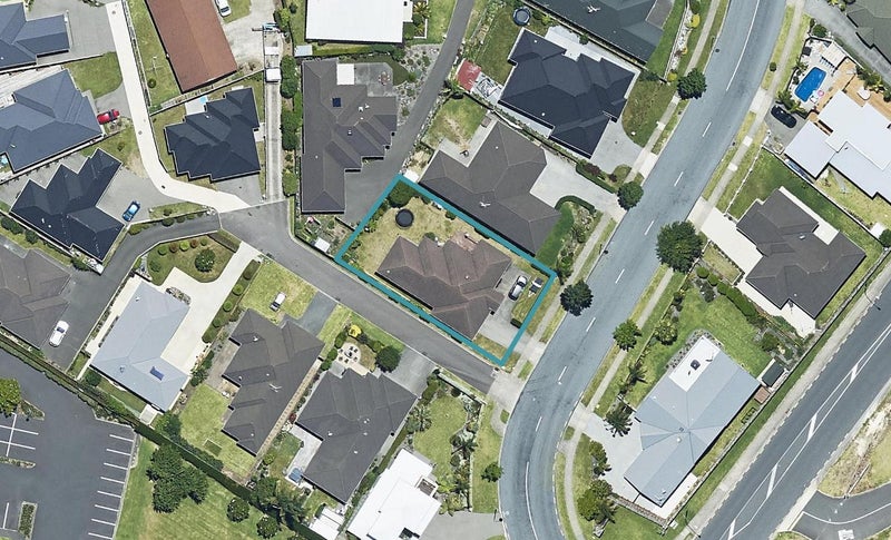 39 Waterside Drive, Pyes Pa, Tauranga - Carousel 1