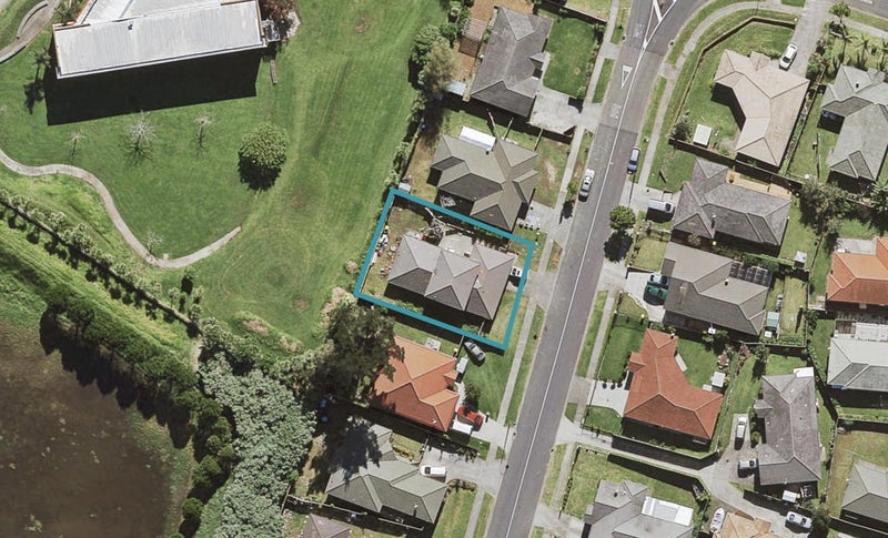 33 Naylors Drive, Mangere, Auckland - Carousel 1