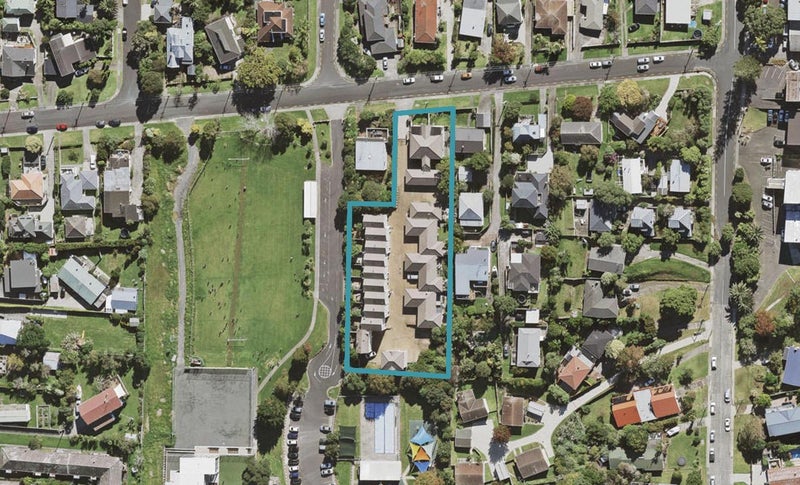 14/57 Gladstone Road, Northcote, Auckland - Carousel 1