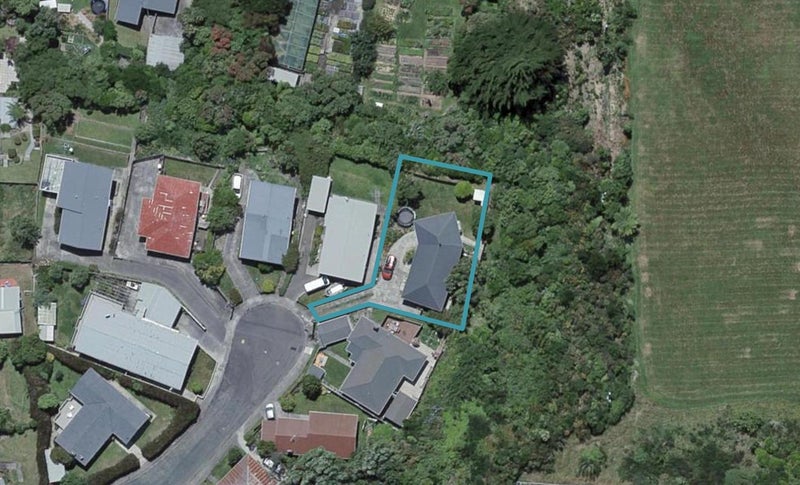14 Beverley Grove, Paparangi, Wellington - Carousel 1