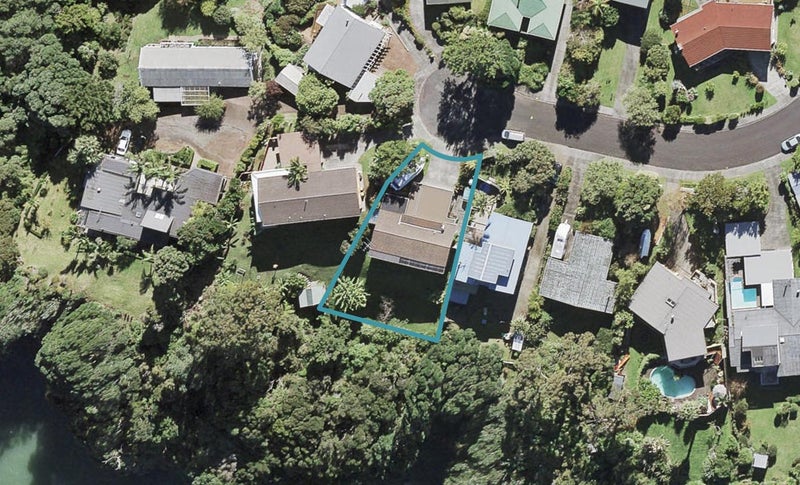 20 Valkyria Place, Beach Haven, Auckland - Carousel 1