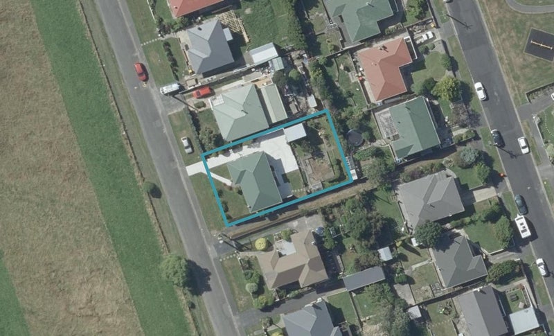 16 Weir Street, Green Island, Dunedin - Carousel 1