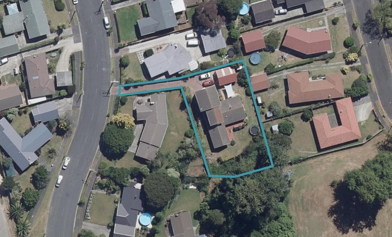 17 Berkley Avenue, Hillcrest, Hamilton - Carousel 1