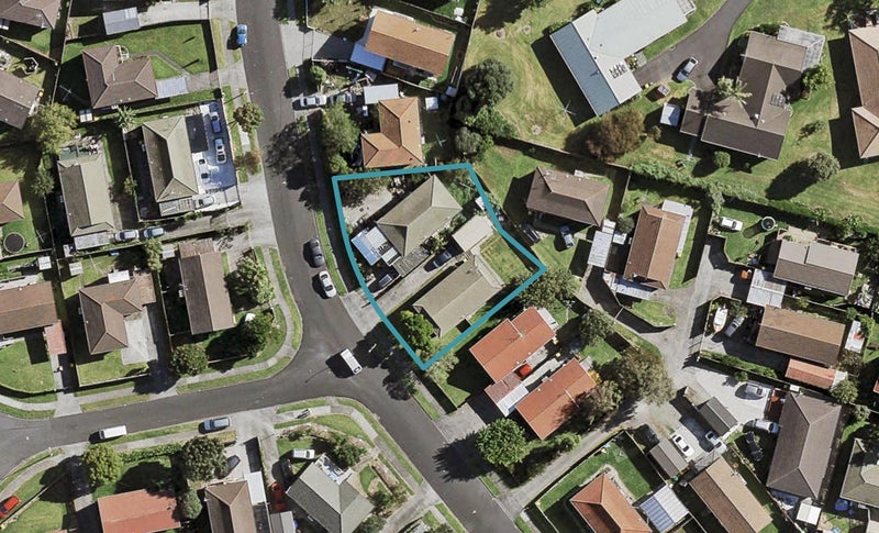 2/13 Silver Creek Road, Weymouth, Auckland - Carousel 1