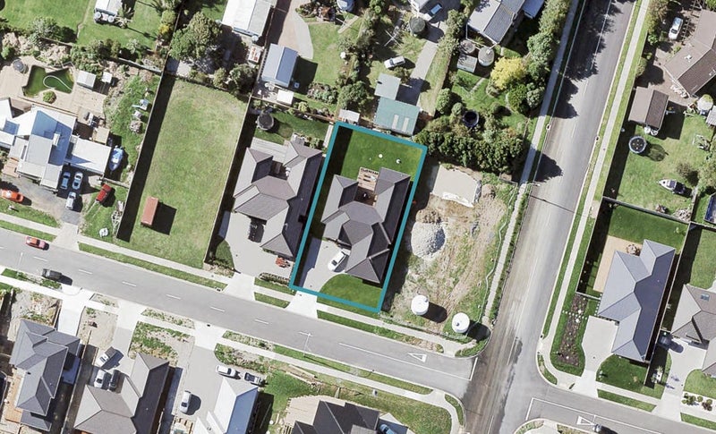 74 Seventh View Avenue, Beachlands, Auckland - Carousel 1