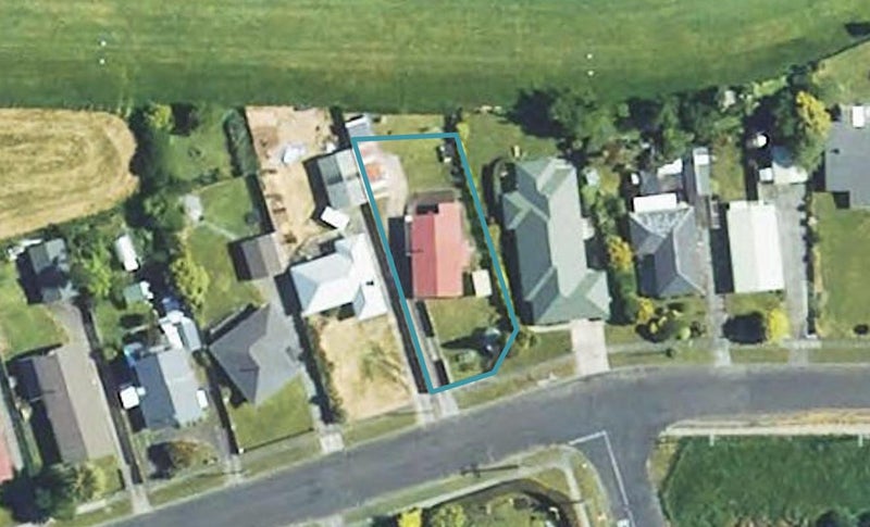 58 Pembroke Road East, Stratford, Stratford - Carousel 1