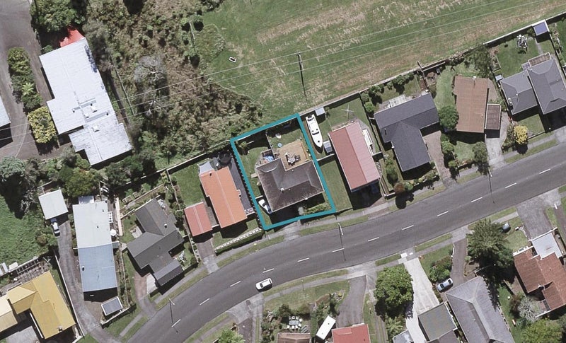 15 Puketotara Street, Highlands Park, New Plymouth - Carousel 1