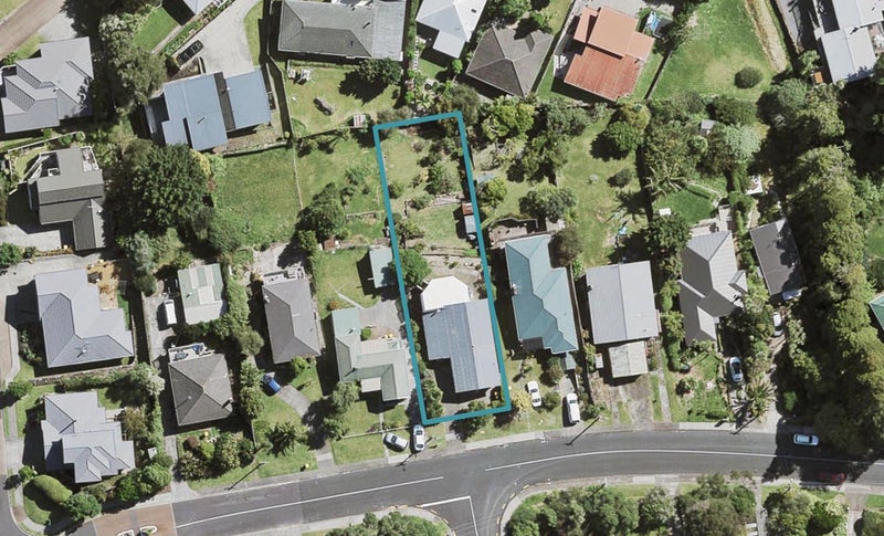 49 Derwent Crescent, Titirangi, Auckland - Carousel 1