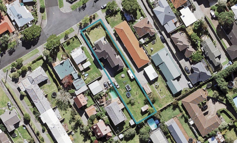 33A Oliver Street, Point Chevalier, Auckland - Carousel 1