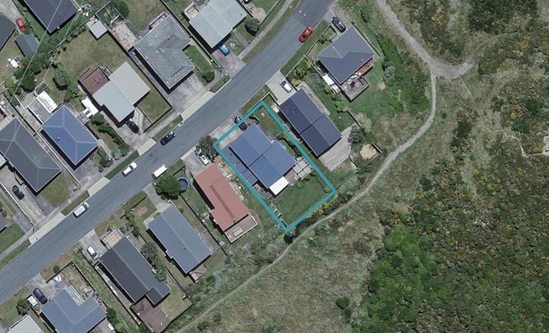 19 Edgecombe Street, Newlands, Wellington - Carousel 1