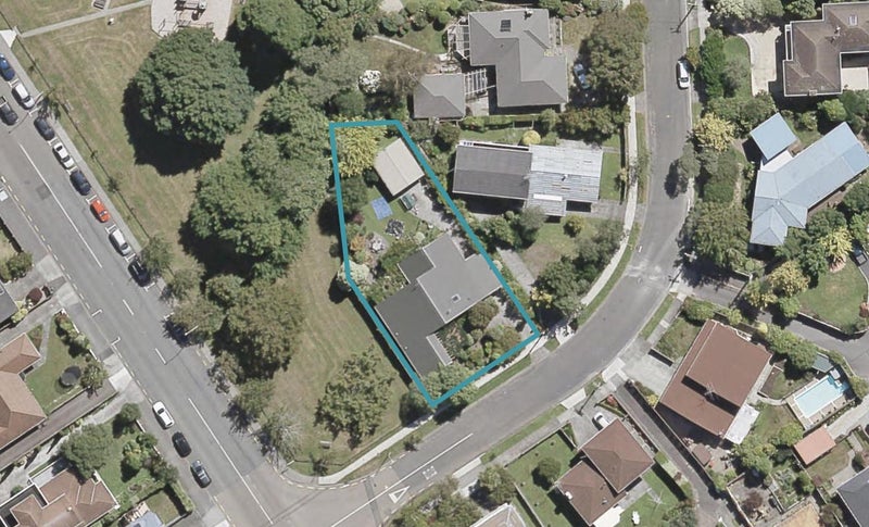 2 Dowling Grove, Silverstream, Upper Hutt - Carousel 1