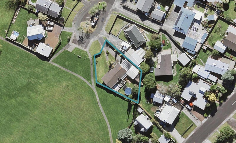 22 St Margaret Place, West Harbour, Auckland - Carousel 1