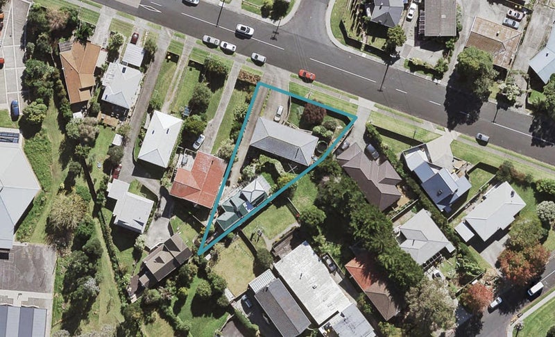 2/44 Seaview Road, Glenfield, Auckland - Carousel 1