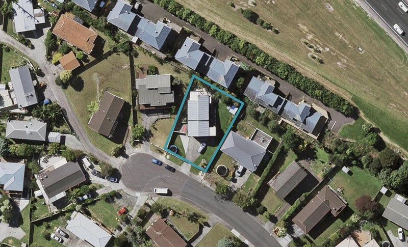 95 Totaravale Drive, Totara Vale, Auckland - Carousel 1