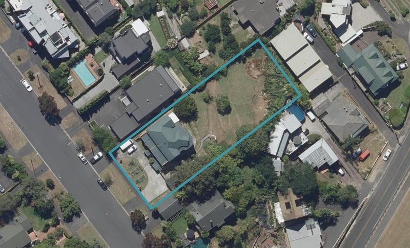 24 Anglesea Street, Hamilton Central, Hamilton - Carousel 1