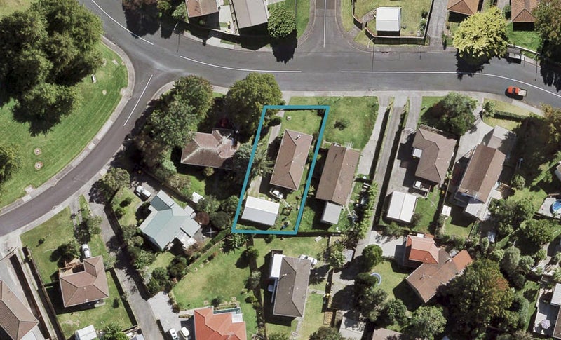 93 Reynella Drive, Massey, Auckland - Carousel 1