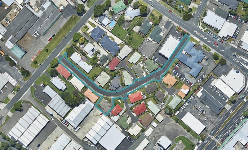 8 Racecourse Way, Gate Pa, Tauranga - Carousel 1