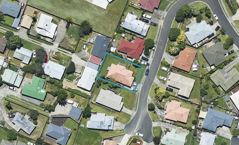 10 Newark Close, Gate Pa, Tauranga - Carousel 1
