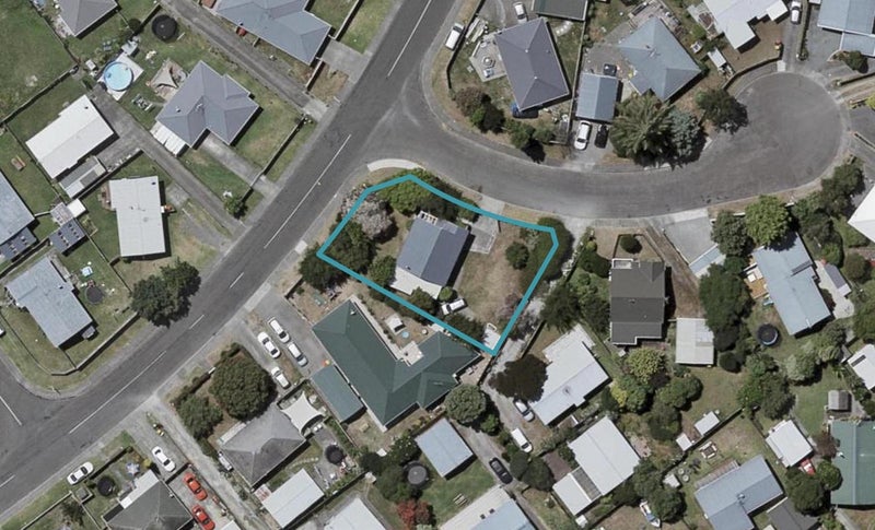 62 Makarini Street, Paraparaumu - Carousel 1