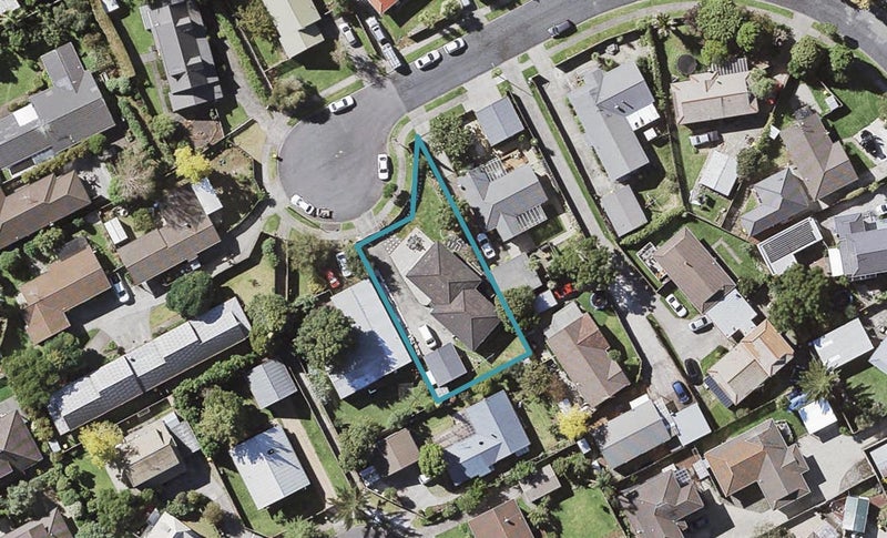 40 Darren Crescent, Half Moon Bay, Auckland - Carousel 1