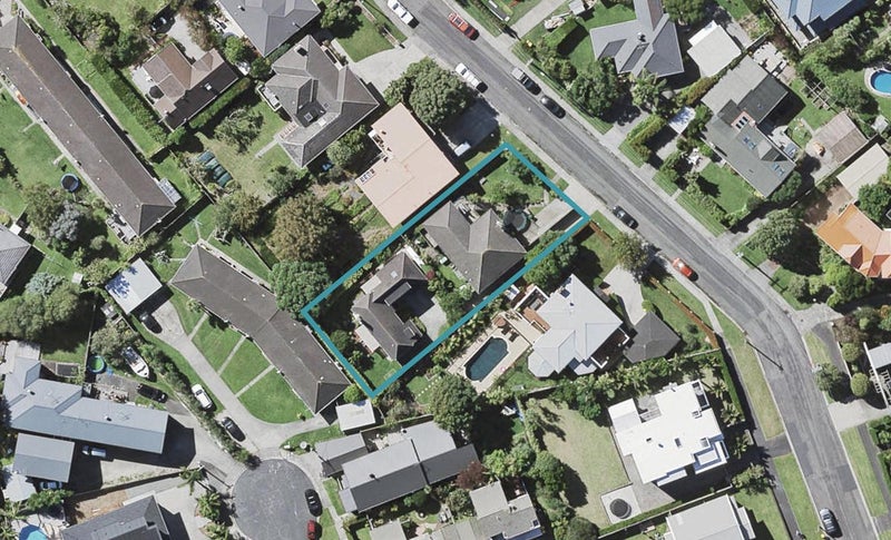 2/35 Merani Street, Narrow Neck, Auckland - Carousel 1