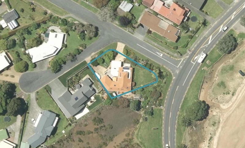2 Kowhai Crescent, Paihia, Paihia - Carousel 1