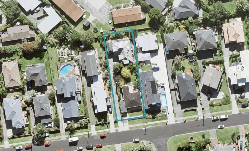 2/20 RIDGE RD, Waiake, Auckland - Carousel 1