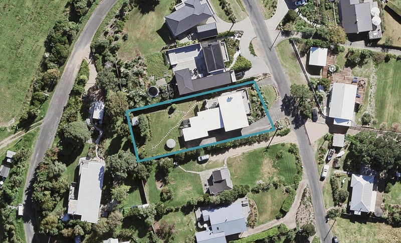 43 Tiri Road, Oneroa, Waiheke Island - Carousel 1